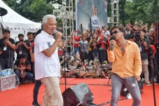 Slank Ajak Ganjar Pranowo...