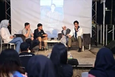 Alam Ganjar Gelar Nonton...