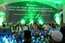 TGB Hadiri Maulid Nabi...