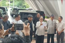 Unhas Bergerak untuk...