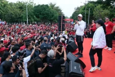 Ganjar Pranowo Jalan...