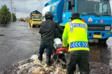 Jalan Lintas Riau-Jambi...