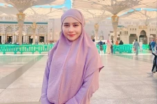 4 Potret Prilly Latuconsina...