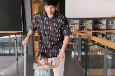 Dituntun Ameena, Atta...