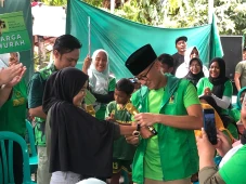 Sandiaga Uno Beri Bantuan...