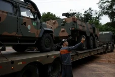 Kirim Tank dan Tentara...