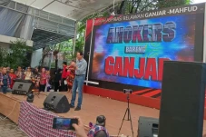 Ahok: Di Antara Tiga...