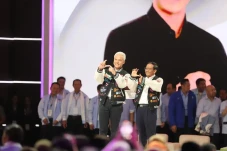 Masuki Arena Debat,...