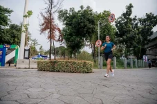 Lari, Tenis, dan Golf...