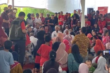 Ganjar Berdialog dengan...