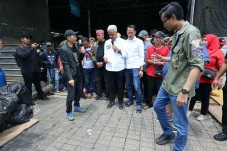 Ganjar Tantang Sano...