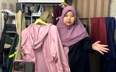 Lewat Shopee Affiliate...