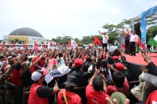 Dapat Dukungan Ahok,...