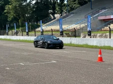 Akselerasi ala Supercar,...