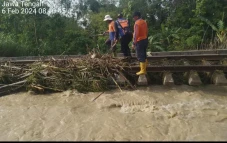 Banjir Terjang Jalur...