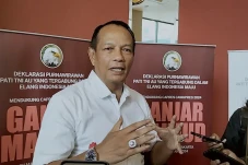 Dukung Ganjar-Mahfud,...