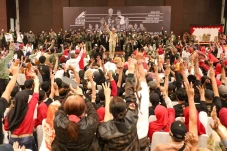 Terharu Didukung Keluarga...