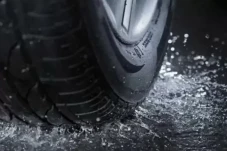 Kenapa Terjadi Aquaplaning...