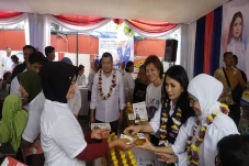 Rutin Gelar Bazar Murah...