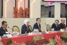 Bank Jatim Gelar RUPS,...