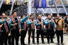 Melantai di Bursa Saham,...