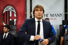 CEO AC Milan Beri Respons...