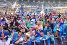 Hujan Tak Surutkan Antusiasme...