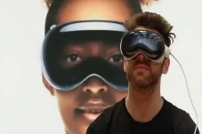 Headset Vision Pro Apple Bakal...