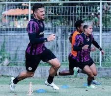 Pemain Asing Bertahan...