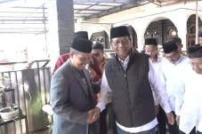 Mahfud MD Ziarah Makam...