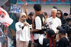Pesan Manis Siti Atikoh...
