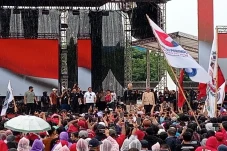 Pimpin Doa di Hajatan...