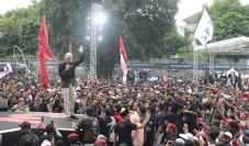Di Hajatan Rakyat Solo,...