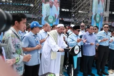Habib Ali Kwitang Hadiri...