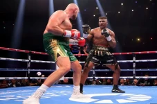 Francis Ngannou Kembali...