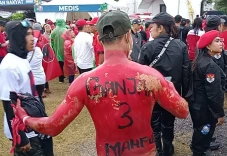 Cara Unik Pendukung...