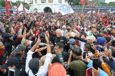 Ratusan Ribu Warga Solo...