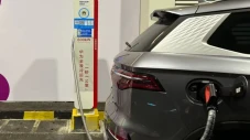 Bungkam Tesla, Huawei...