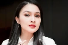 Sandra Dewi Bagi-Bagi...