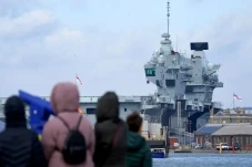 Lagi-lagi, Kapal Induk...