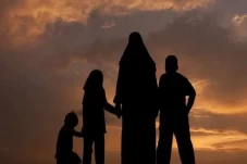 Parenting: Islam Melarang...