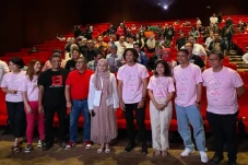 Film Cinta Tapi Cinta,...