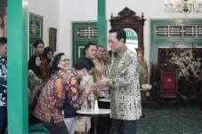 Sri Sultan HB X Terima...