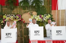 Unik, Mbak Ita Salurkan...