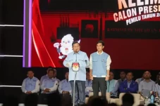 Prabowo-Gibran Unggul...