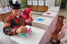 Gubernur Sumbar Mahyeldi...
