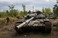 3.000 Tank Hancur di...