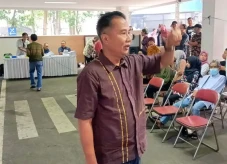 Ikut Antre Bareng Warga,...