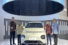 Wuling Luncurkan Cloud...