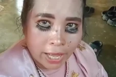 Viral! Emak-Emak Keliru...